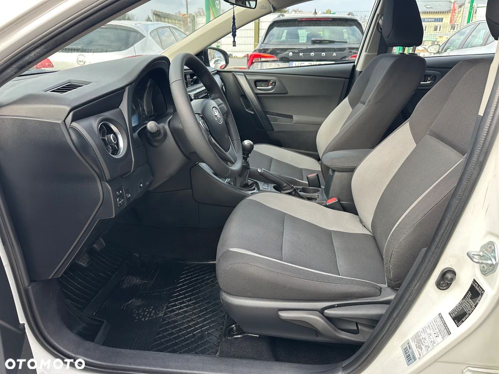 Toyota Auris - 13