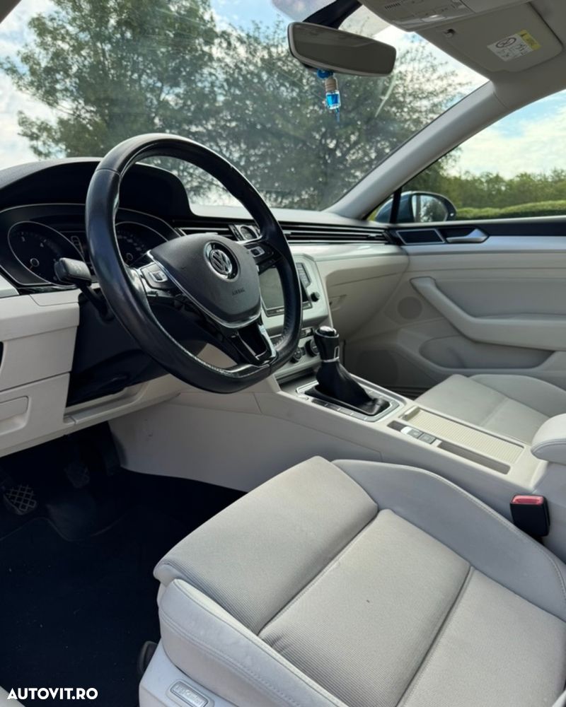 Volkswagen Passat 2.0 TDI Comfortline - 10
