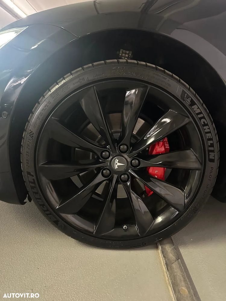 Tesla Model S - 4