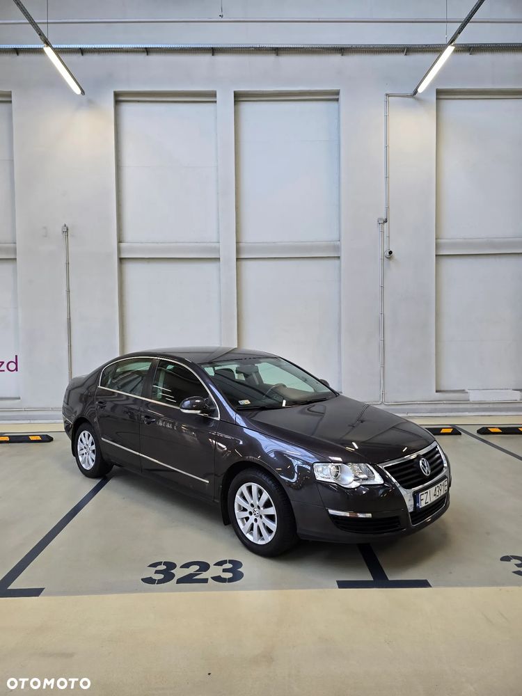 Volkswagen Passat 1.6 FSI Comfortline - 3