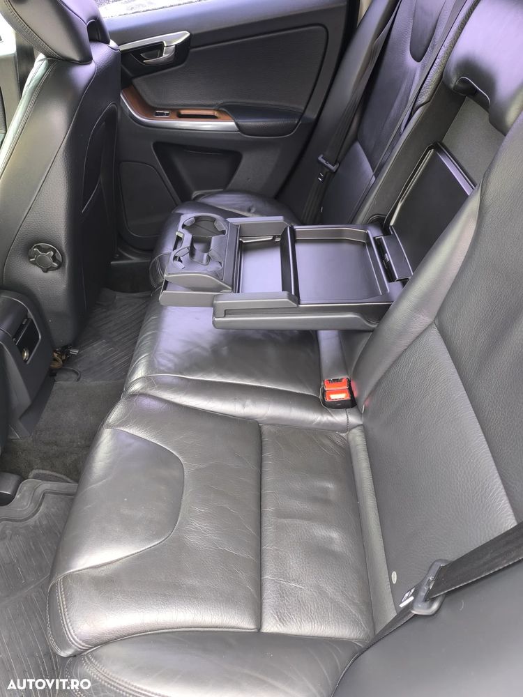 Volvo XC 60 D5 AWD Geartronic Summum - 9