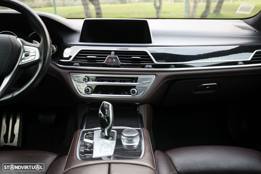 BMW 740 d xDrive Pack M Auto - 41