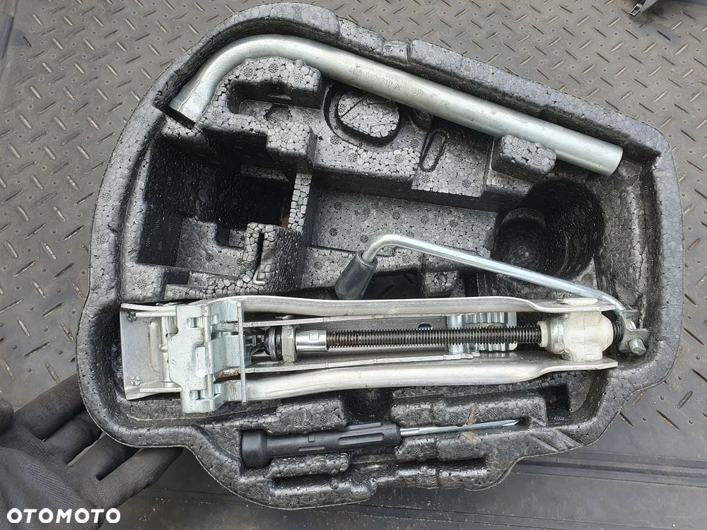 VW GOLF IV POLO IV WKŁAD KOŁA ZAPASOWEGO LEWAREK KLUCZ 1J0012115L - 3