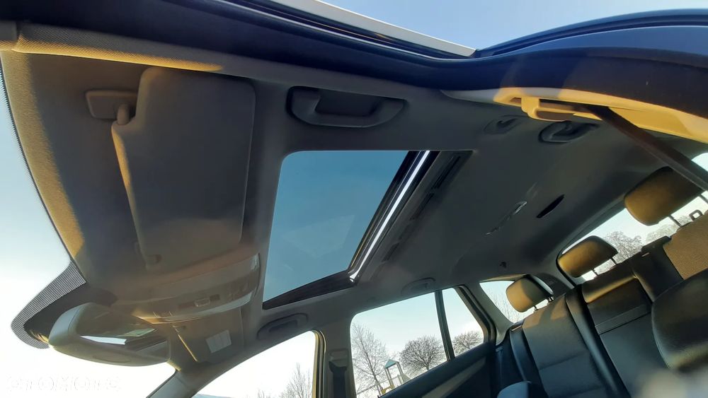 Mercedes-Benz Klasa C 180 CGI Automatik BlueEFFICIENCY Avantgarde - 35