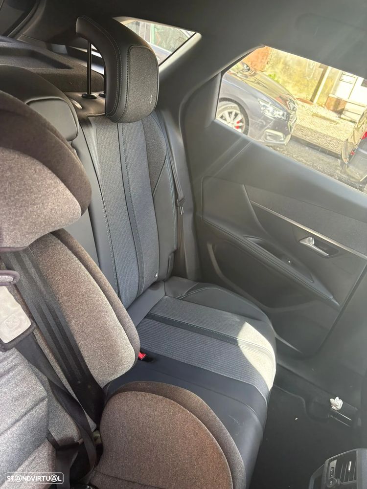 Peugeot 3008 1.5 BlueHDi Allure Pack EAT8 - 8