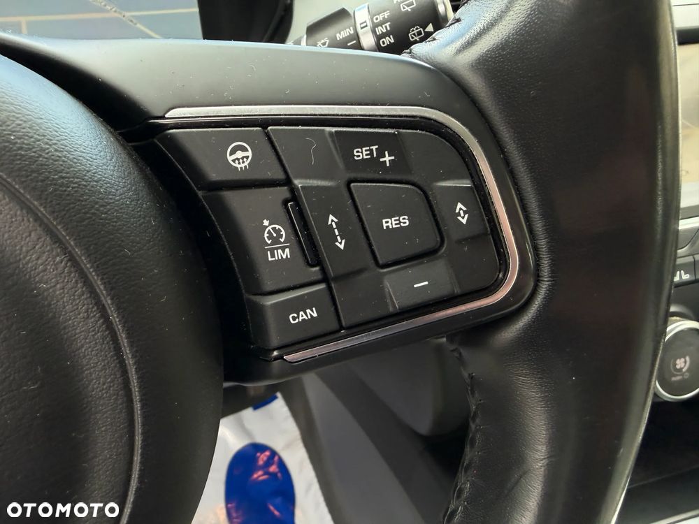 Jaguar E-Pace 2.0 i4P AWD SE - 23