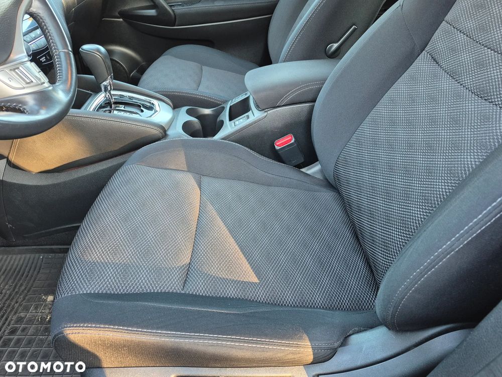 Nissan Qashqai 1.2 DIG-T Xtronic ACENTA - 26