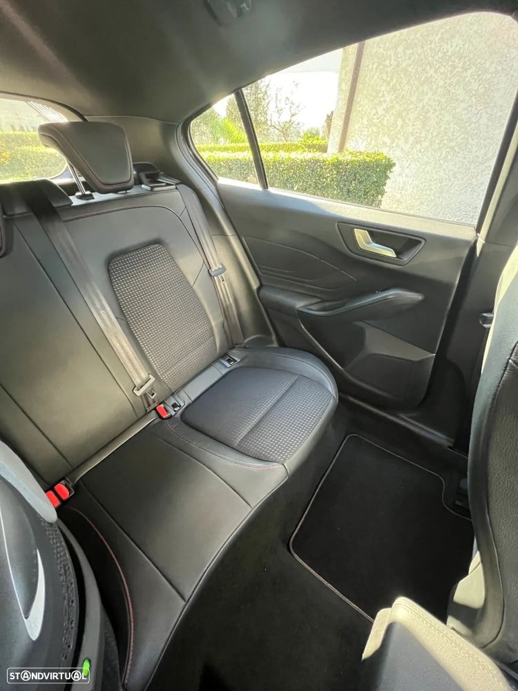 Ford Focus 1.5 TDCi EcoBlue ST-Line - 22