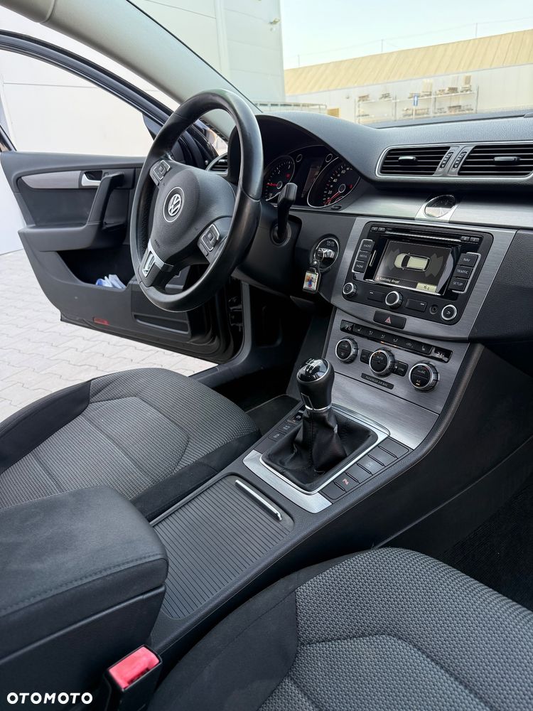 Volkswagen Passat 2.0 TDI Highline - 27