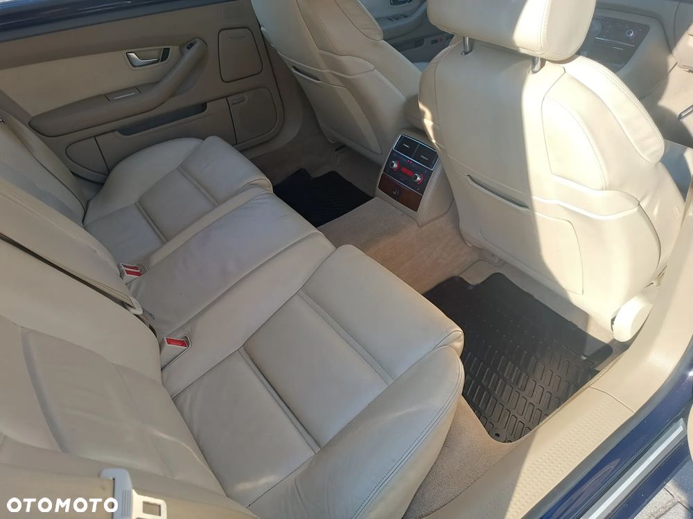 Audi A8 4.2 L Quattro - 20
