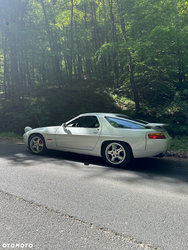 Porsche 928 S4 - 4