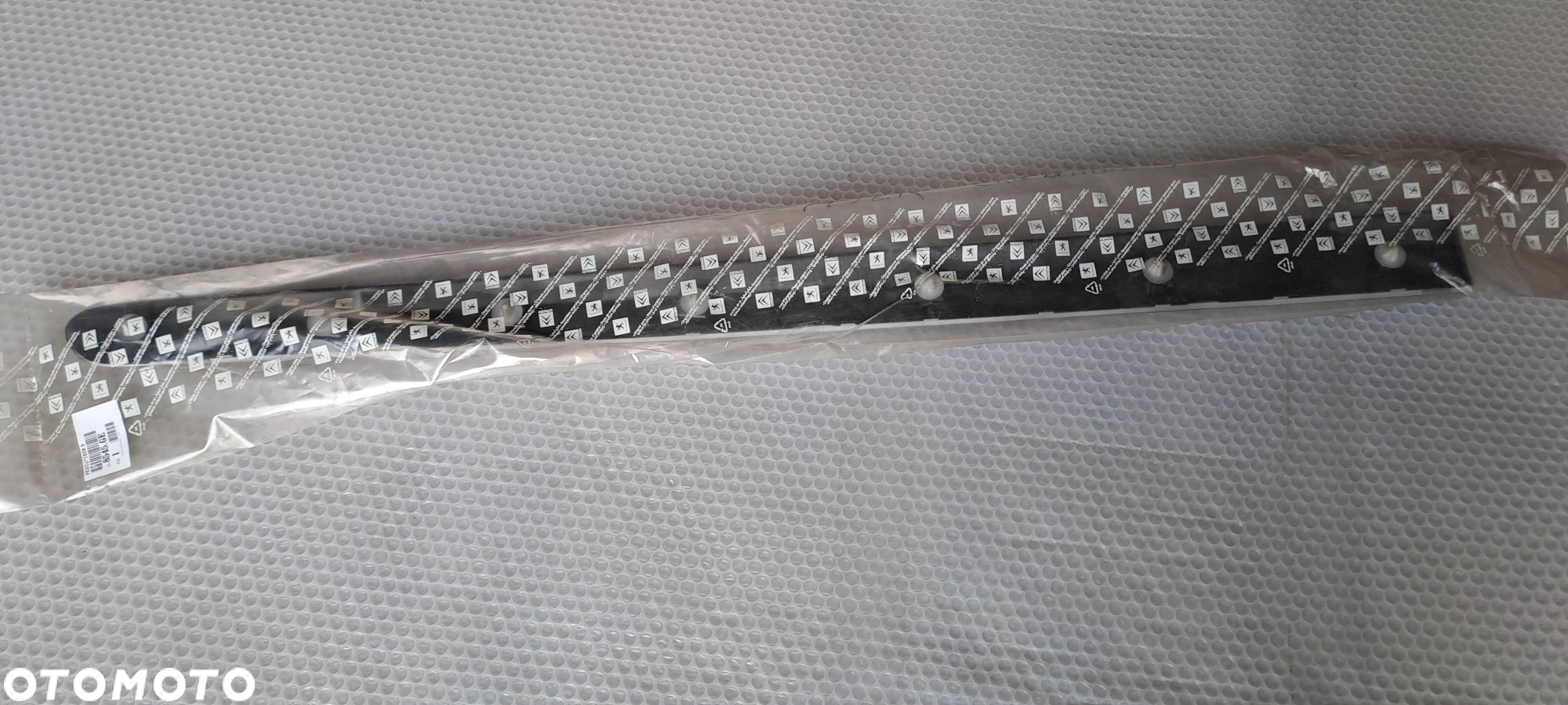 308 I Listwa drzwi prawy przód srebrna Peugeot NOWA ORG PSA 8545GE - 1