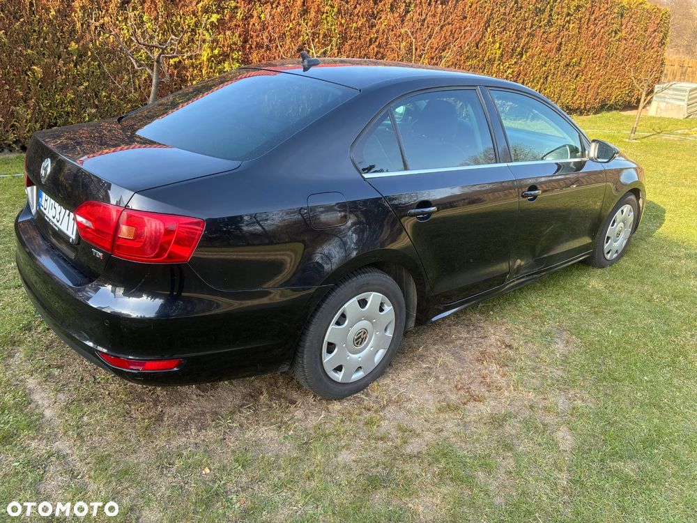 Volkswagen Jetta 1.6 TDI Highline - 4