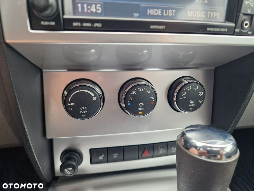 Dodge Nitro 2.8 CRD DPF Automatik SXT - 32