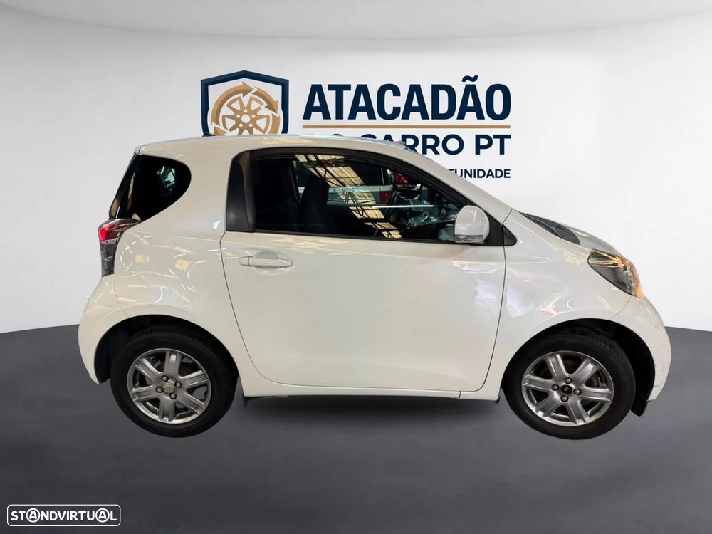 Toyota iQ - 5