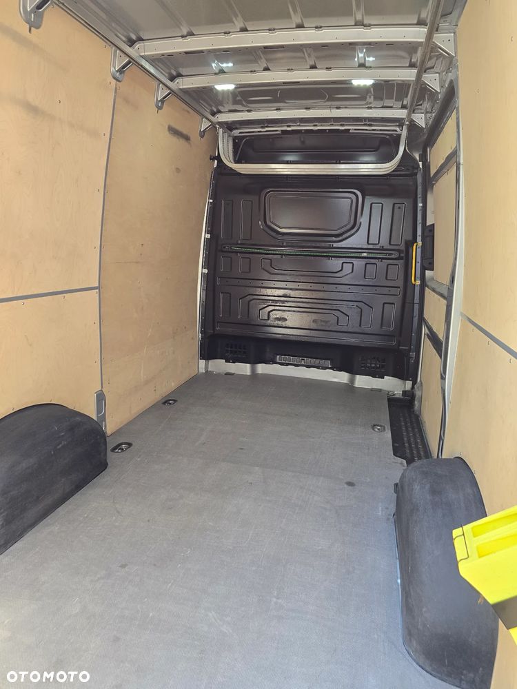 Volkswagen Crafter - 11