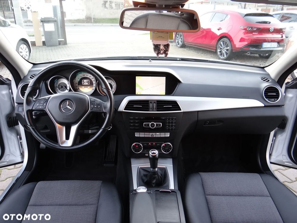 Mercedes-Benz Klasa C 180 CGI BlueEff Avantgarde - 23