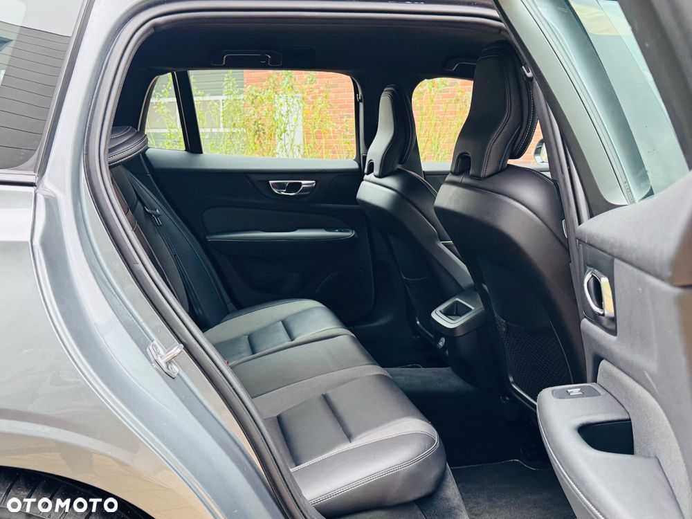 Volvo V60 D4 AWD R-Design - 40