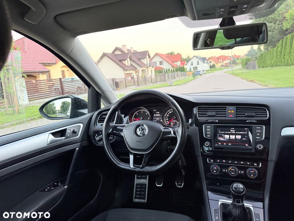 Volkswagen Golf - 11