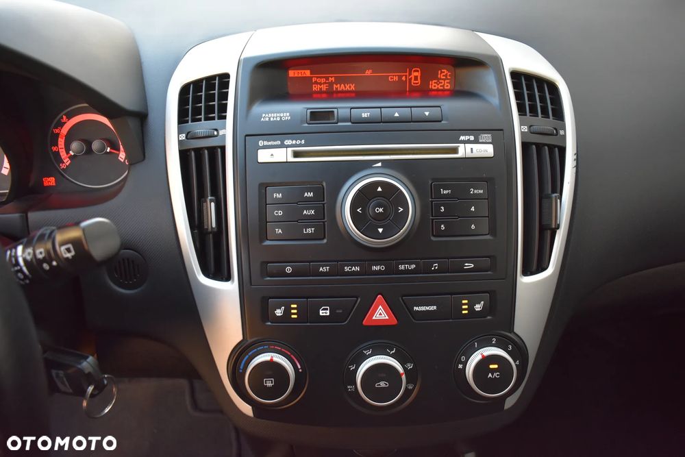 Kia Ceed - 13