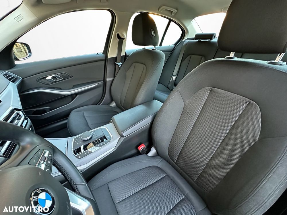 BMW Seria 3 318i AT - 9