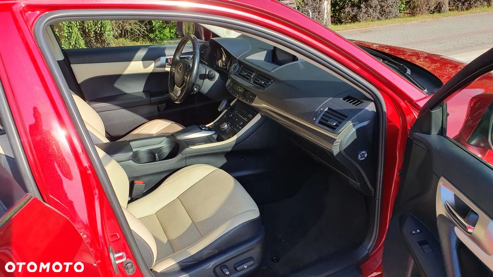 Lexus CT 200h - 11