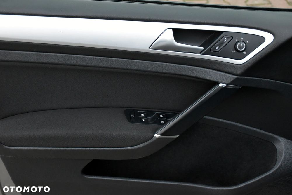 Volkswagen Golf 1.6 TDI BlueMotion Technology Cup - 23