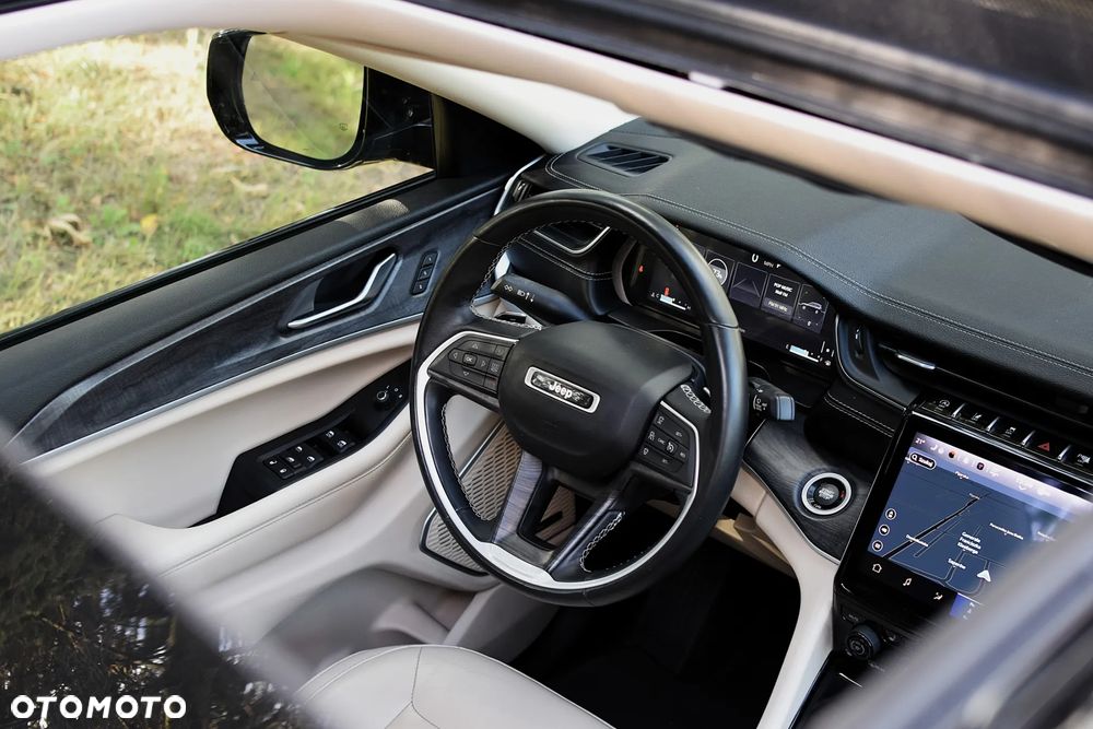 Jeep Grand Cherokee - 19