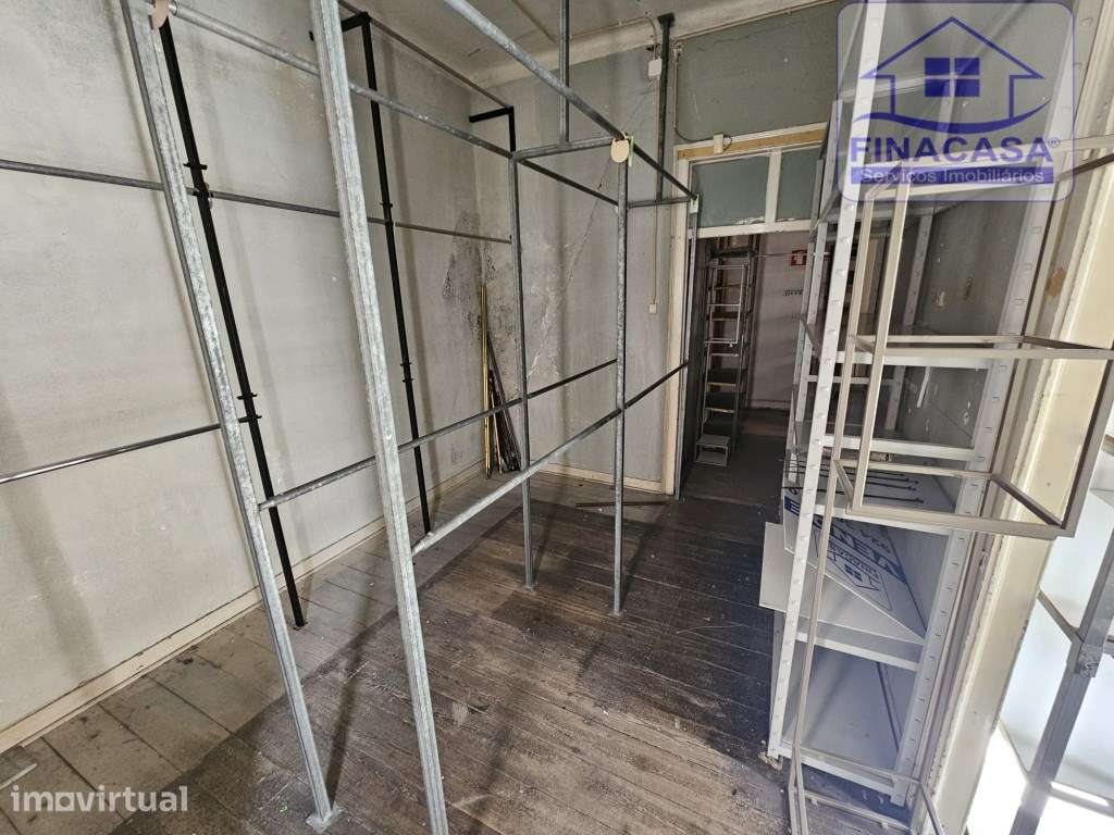 Prédio com 2 habitações e 1 loja de comércio - Baixa de Setúbal - Grande imagem: 5/18
