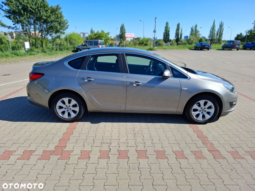 Opel Astra 1.4 T Executive EU6 - 2