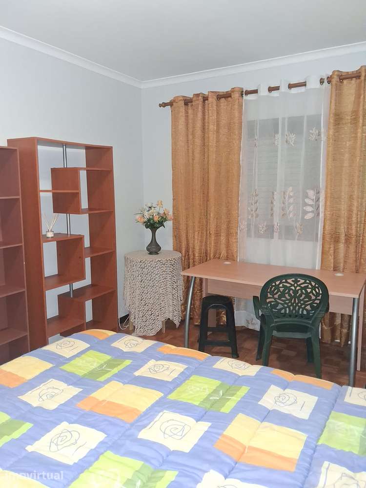 Quarto duplo mobilado com internet em Maia - Grande imagem: 2/6