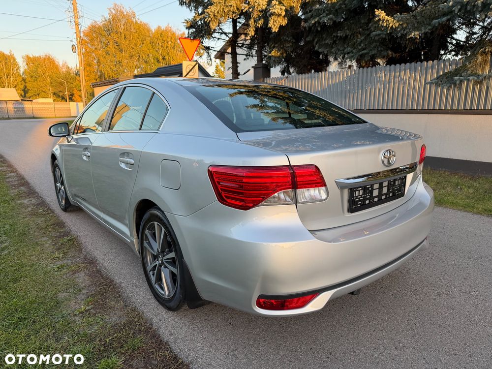 Toyota Avensis 2013 photo 2