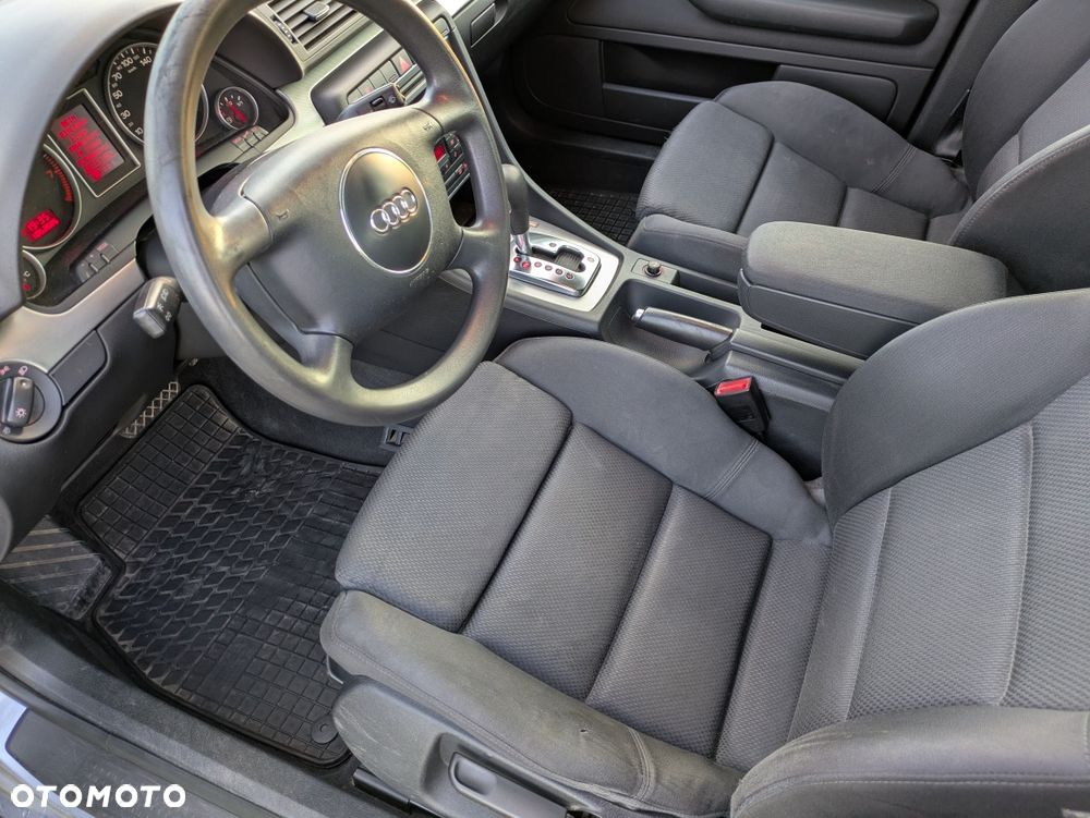 Audi A4 Limousine - 8