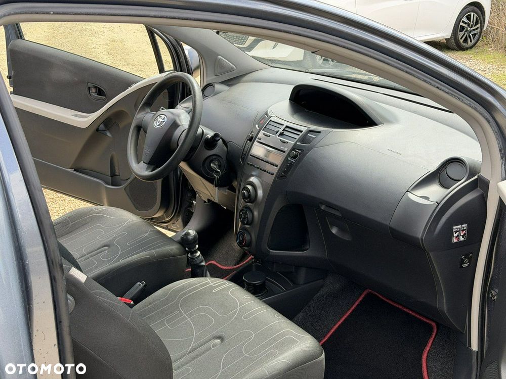 Toyota Yaris - 16