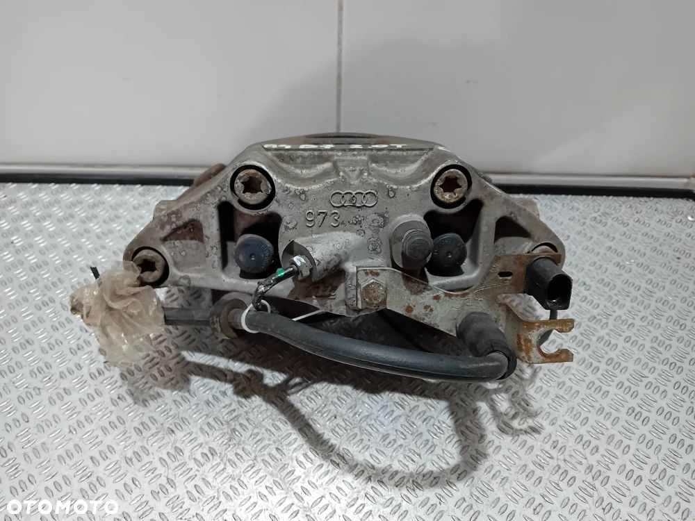 zacisk hamulcowy lewy przód  Audi A4 B7 2.0 TFSI 2007 - 3