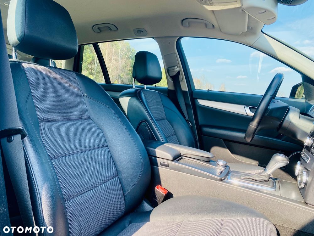 Mercedes-Benz Klasa C 180 CGI Automatik BlueEFFICIENCY Avantgarde - 34