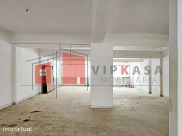 Loja, portão amplo, bons acessos - Grande imagem: 4/16