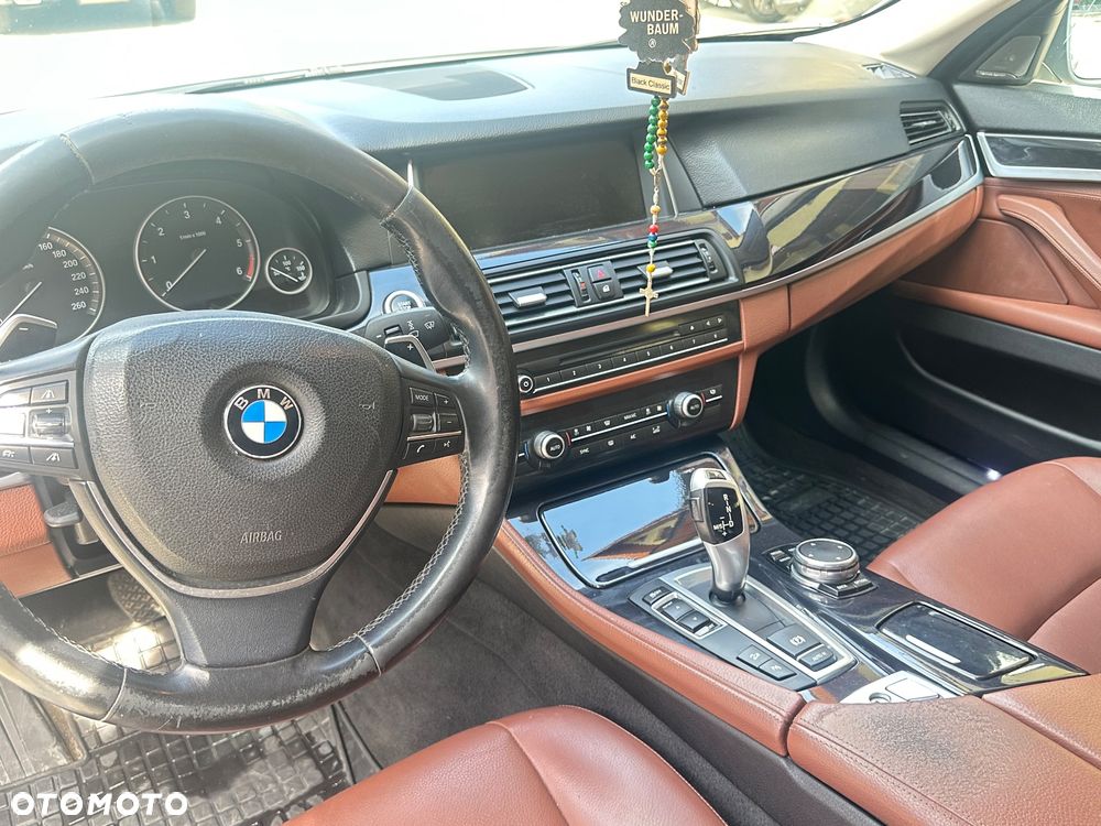 BMW Seria 5 520d xDrive - 4