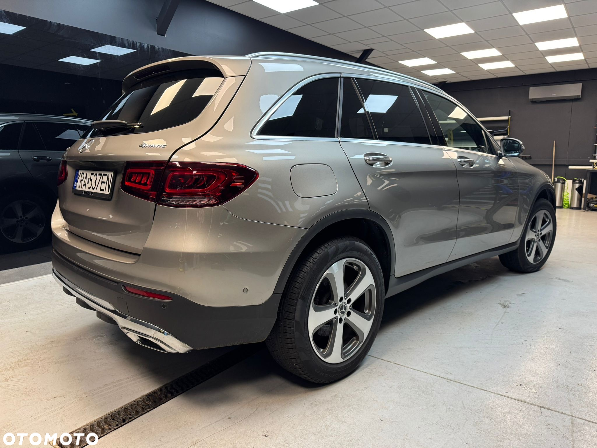 Mercedes-Benz GLC 300 4Matic 9G-TRONIC Exclusive - 2
