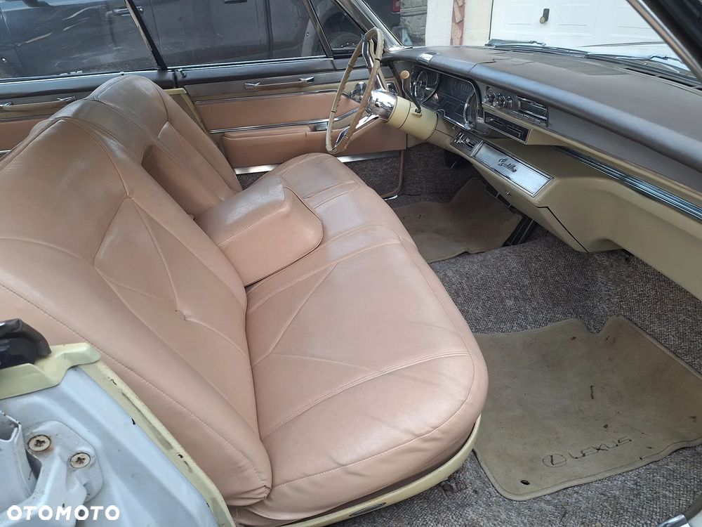 Cadillac Deville - 13