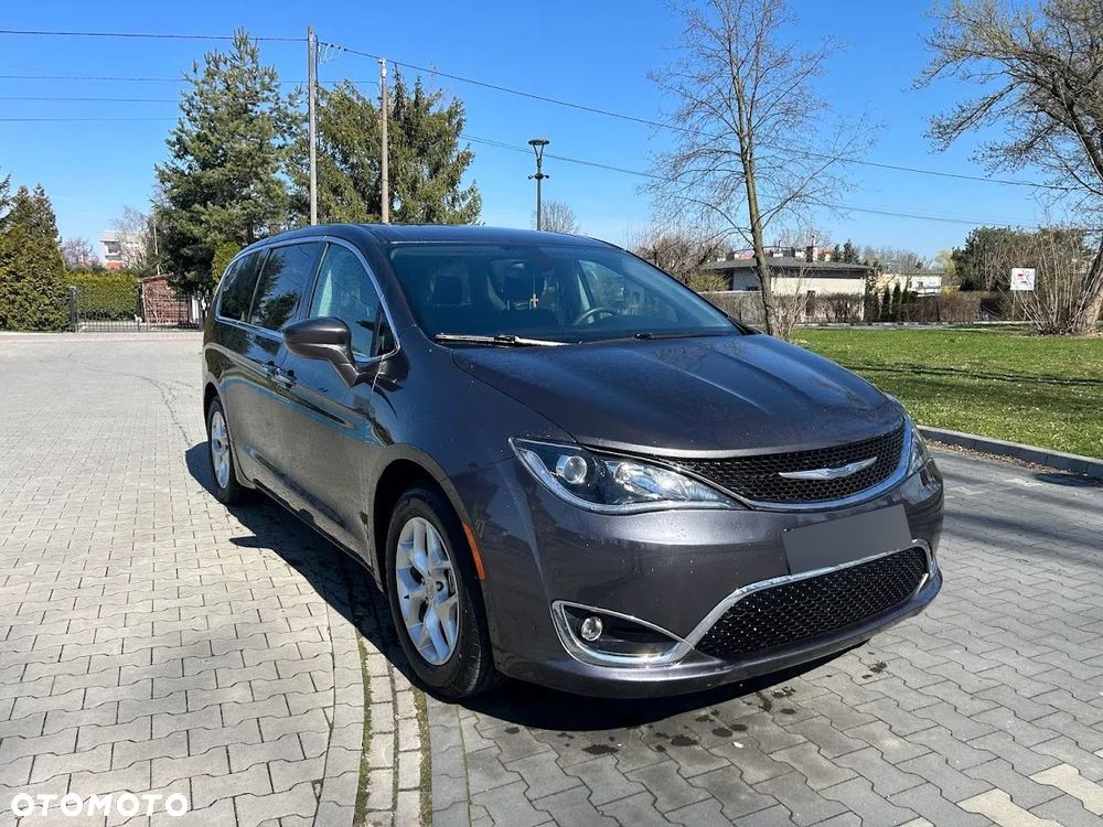 Chrysler Pacifica - 2