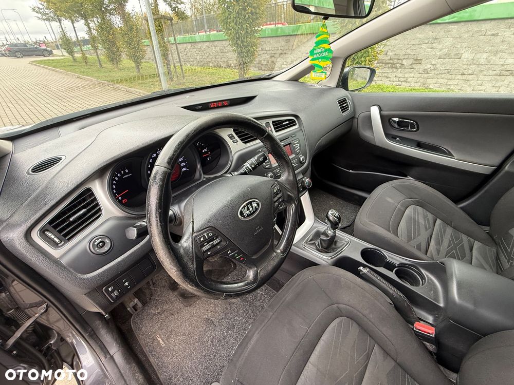 Kia Ceed - 12