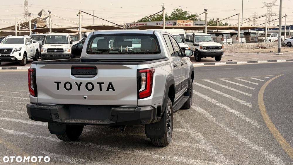 Toyota Hilux 2.8 D-4D Double Cab GR Sport II 4x4 - 32