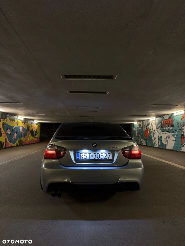 BMW Seria 3 330i - 4