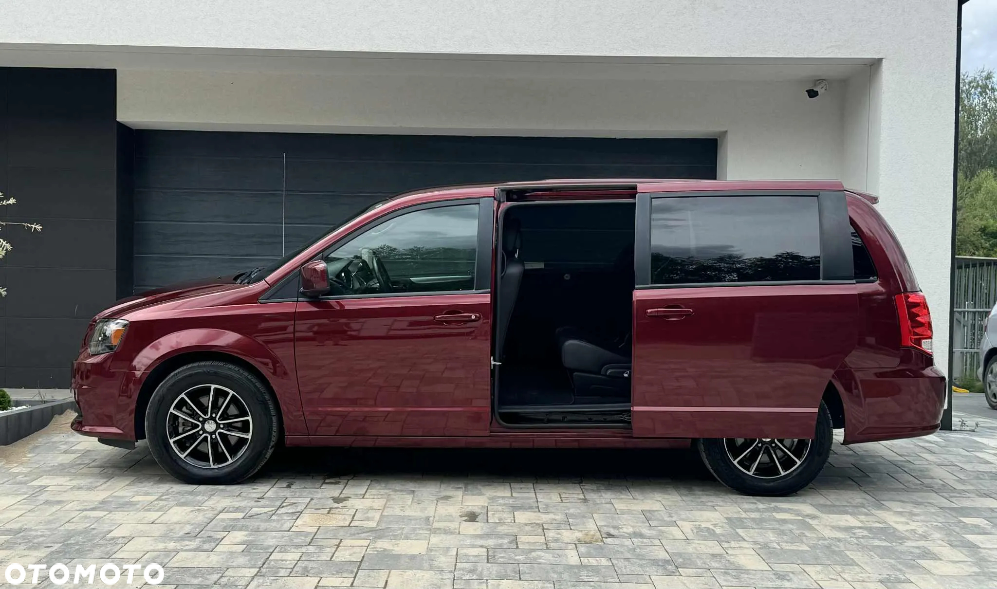 Dodge Grand Caravan - 4