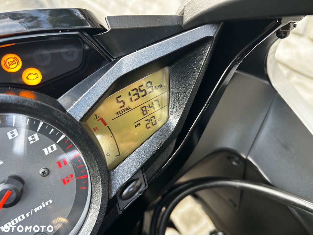 Honda VFR - 12