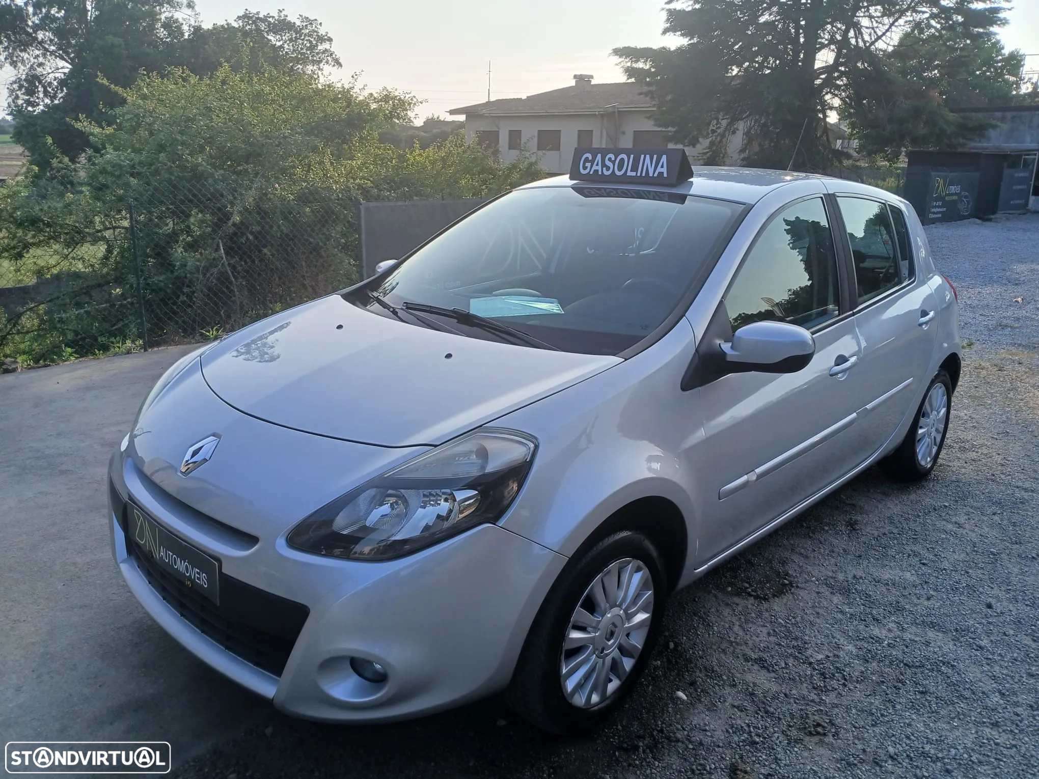 Renault Clio 1.2 16V Confort - 10