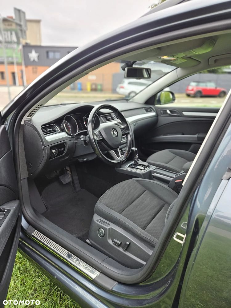 Skoda Superb 2.0 TDI Elegance DSG - 11