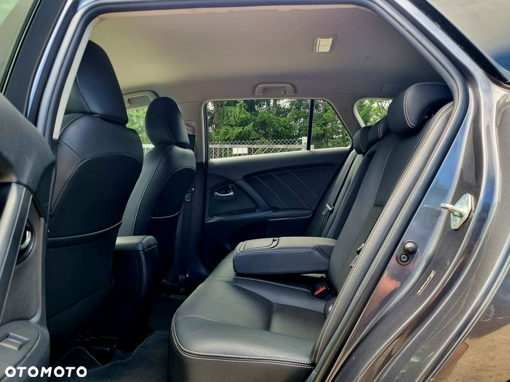 Toyota Avensis 1.8 Premium MS - 10