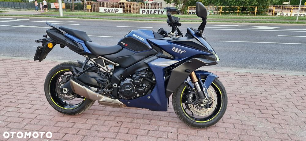 Suzuki GSX - 3